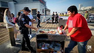 UNPERMITTED STREET VENDORS RUSH PIER! POLICE REGAIN CONTROL