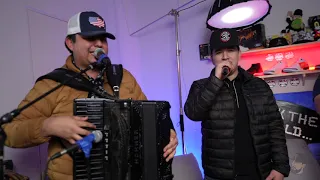 LOS CAIMANES DE SINALOA - LOS PAJAROS - En Vivo Desde QUE ROLLO QUE SHOW versión tololoche