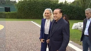 Gli 86 anni di Berlusconi, da Marta Fascina la sorpresa della  mongolfiera con i cuori e la...