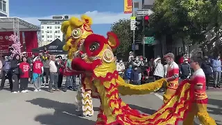 Oakland Lunar New Year Parade gets brief break from storms