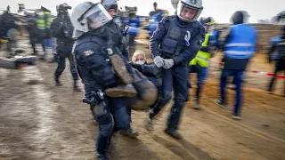 Lützerath: Polizei entfernt erste Barrikaden