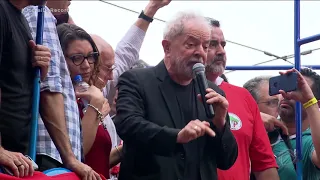 Depois de deixar a prisão em Curitiba, Lula volta a SP