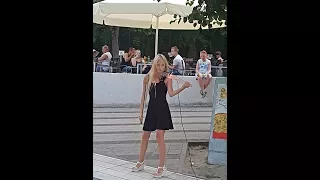 Shape of you Kołobrzeg występ uliczny skrzypce Sandra Cygan
