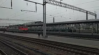 Электровоз ВЛ80С-1293 РЖД с грузовым поездом на станции Конотоп