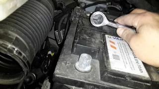 Peugeot 5008 2.0.HDI remove battery and replace