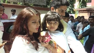 Aishwarya Rai Bachchan & family attend Durga Puja | FULL VIDEO