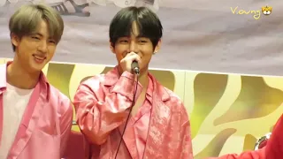 190427 뮤코 사운드웨이브 팬싸]방탄소년단 Q&A시간 뷔 Focus 4K 직캠(feat.태형이의 눈웃음)