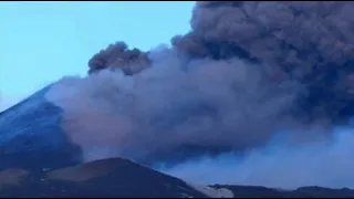 Top Channel/ Vullkani Etna shpërthen sërish në Siçili me re hiri 10 km të lartë