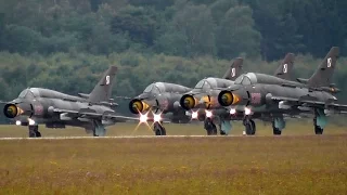 4x PolAF SUKHOI SU-22M4 FITTER [OLD LIVERY] LOW APPROACHES, FORMATION FLYPAST, LANDING & TAXIING!