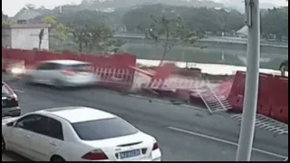 Chinese Car Crash Compilation 20191128 Even guard rail can't stop the crash | 中国交通事故