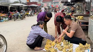 The amount of goods and livestock on Jhony's farm is not enough to sell to customers