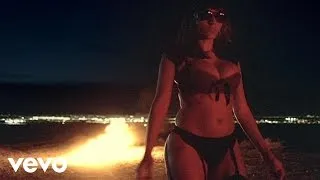 Kanye West - Flashing Lights (Director's Cut) ft. Dwele