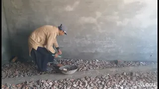 Collapsing floor by filling room with water construction