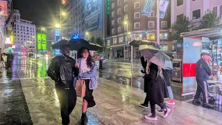 Madrid ☔ (Gran Vía St.) in a Rainy Night Walk