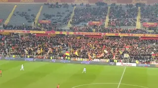 La chenille au stade Bollaërt, par le kop lensois en Marek (Full HD)