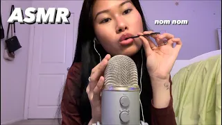 ASMR fast mouth sounds, pen noms, spoolie nibbles, w/ hand movements & mic touching