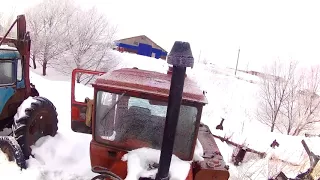 Запуск ДТ-75 и расчистка снега