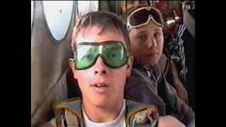 Молодёжь парашютного клуба в 2004 году. Четвёрка в воздухе.