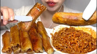바삭바삭한 통대창 먹방. 불닭볶음면이랑 먹으면 극락… Beef Intestines (daechang) & Korean Spicy Noodles Mukbang ASMR