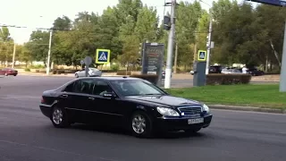 Дмитрий Медведев въехал в Волгоград за рулем черного "Mercedes"
