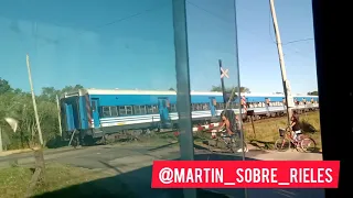 Cruzando al tren de Chascomús por Domselaar , vista desde ariba de un colectivo de la línea 51