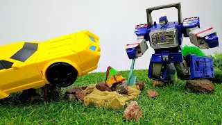 Transformers vs Decepticons oyunu. Bumblebee oyuncak robot okula hazırlanıyor!