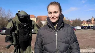 Gelöbnis im Schlosspark Zeitz: Geraer Panzerpioniere der Bundeswehr  präsentieren sich in Zeitz.