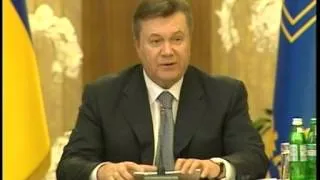 Янукович решил сесть за круглый стол
