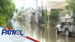 Mga taga-Malabon inirereklamo ang higit 3 linggo nang baha sa ilang barangay | TV Patrol