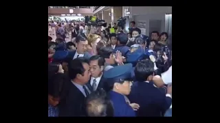 Nicole Kidman and Tom Cruise promoting eyes wide shut in Japan