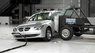 2008 BMW 5 series side IIHS crash test