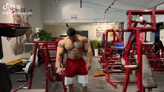 bodybuilder at gym (Zhao Hongcheng)
