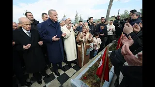 President Erdogan visits the graves of those who lost their lives in the earthquakes on Feb 6, 2023