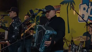 Edgardo Nuñez ft Dani Tapia - La Negra [En Vivo]