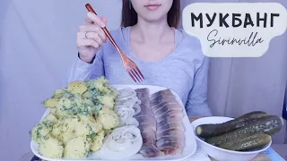 МУКБАНГ Селёдка с картошкой луком и пивом АСМР | MUKBANG Herring with potatoes, onions and beer ASMR