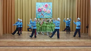 "Земляничка" , исполняет ансамбль "Атамекен" шк.N°8