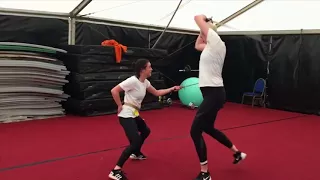 Arya and Brienne Prepare For The Duel Scene - Behind the scenes - Game of Thrones Season 7