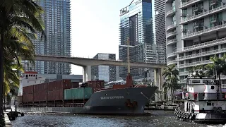Miami River in Reverse! Tugs and Boats