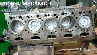 mais uma montagem de um motor Scania DC9