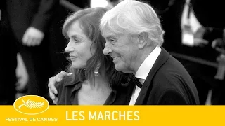 ELLE - Les Marches - VF - Cannes 2016