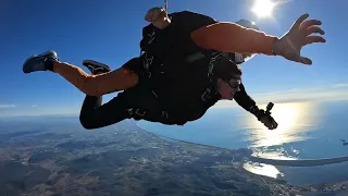 Skydiving Jump - Video flyer of a tandem - 475° jump