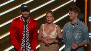 The Chainsmokers and Hasley Win Hot 100 Song - BBMA 2017