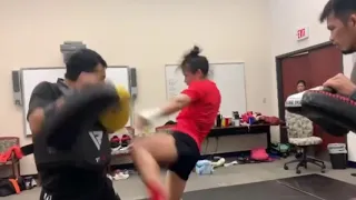 ZHANG WEİLİ, ROSE NAMAJUNAS improves his kicking technique by training before the UFC rematch