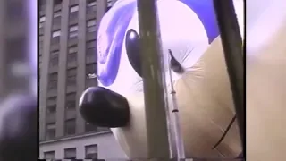 Sonic Balloon Crashes Into Lamppost At Macy's Parade (1993)