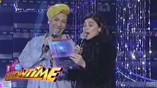 It's Showtime Miss Q and A: Vice Ganda Tries to Answer one of the questions in Miss Q and A