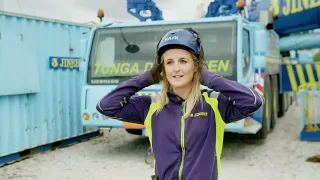 Amanda på Jinerts lyfter kran till vindkraftverk i Svenska Truckers säsong 5