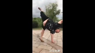 胖子练的什么功夫？蛤蟆功？醉拳？看起来贼搞笑的。