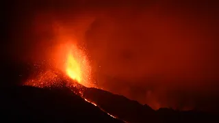 La Palma volcano eruption 2021: 25-26 Sep - lava fountains