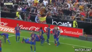 Neymar and Suarez get hit by a water bottle by angry Valencia fans/Fc Barcelona vs Valencia 2016