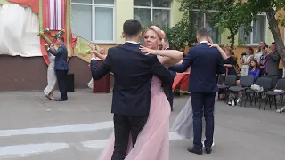 Очень красивый  вальс . 211школа Выпуск 2018